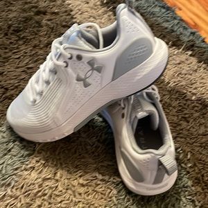 New with tag, under armour shoes. Size 10 in men’s